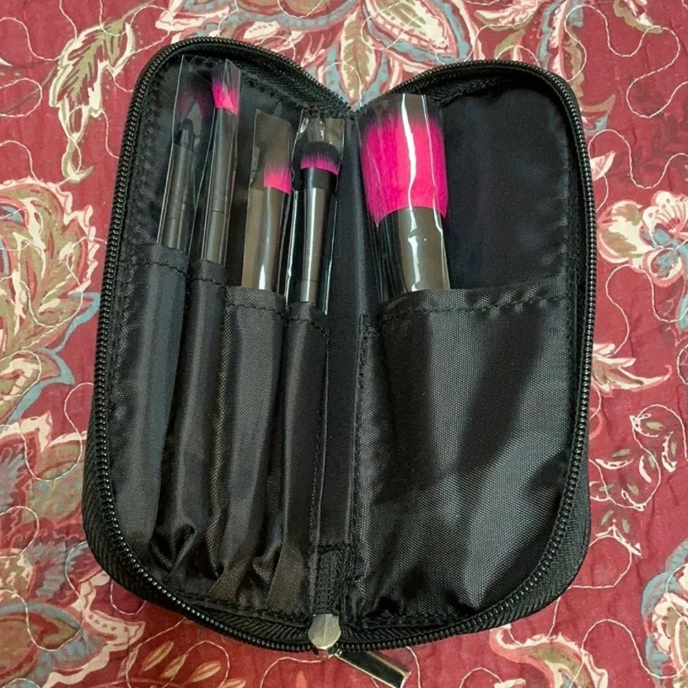 NWT- Coastal Scents ‘Color Me Fuchsia’ 5 Piece Travel Make-up Brush Set